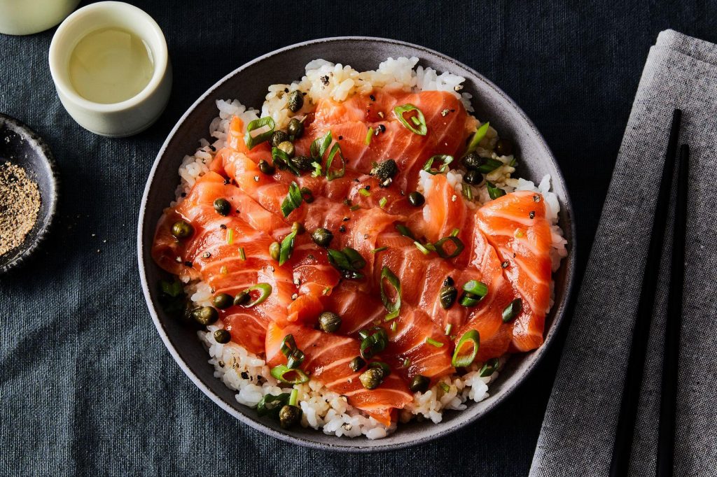 7fca7039-4436-444e-8c08-d7c72a4637cf--2019-1217_seasoned-salmon-with-warm-sushi-rice_3x2_rocky-luten_022