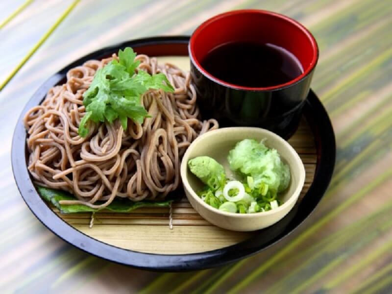 Japanese-cold-buckwheat-noodle-zaru-soba